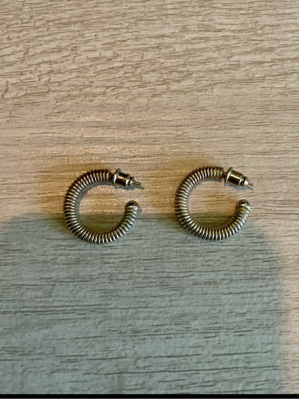 Ribbed Spring Hoop Earrings - Picture 4 of 6